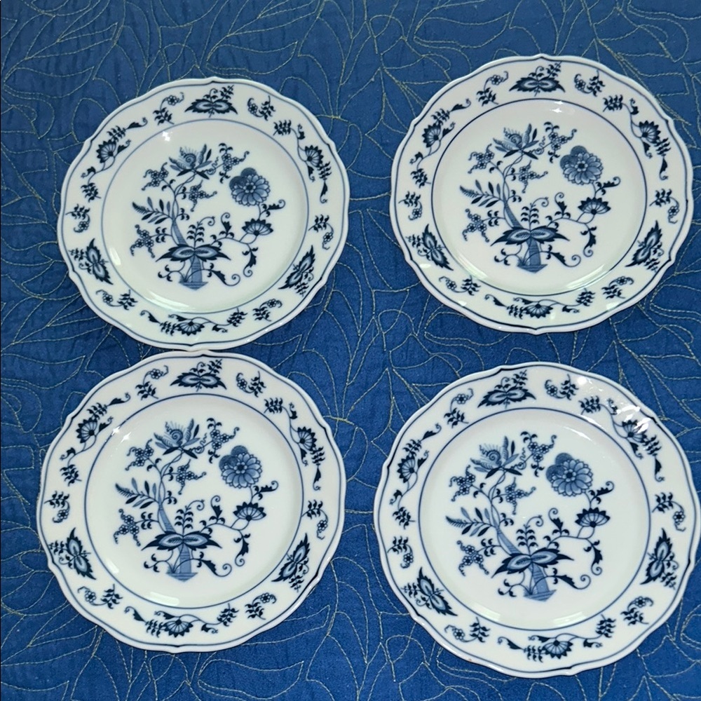 Blue Danube Blue Onion Porcelain bread plates set of 4